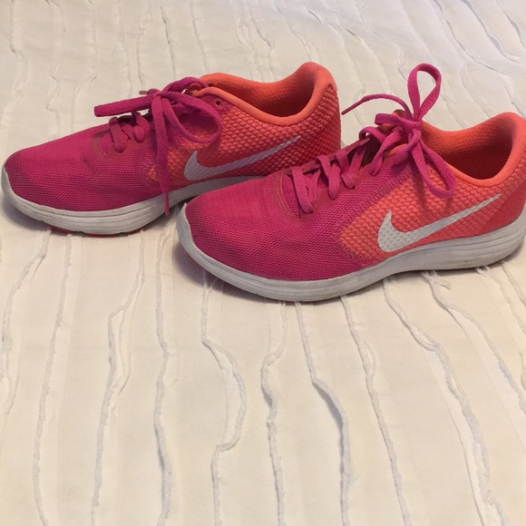 Nike Shoes - Picture 2 of 6